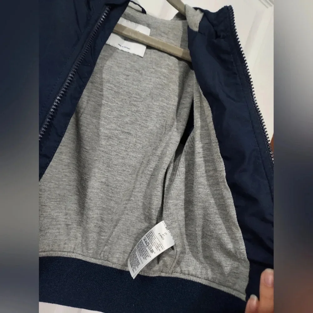 Old Navy Hooded Uniform Windbreaker Jacket in Navy Blue in Size 2T